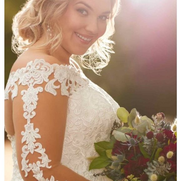 OFF WHITE GOWN WITH PORCELAIN TULLE ILLUSION - Picture 2 of 5